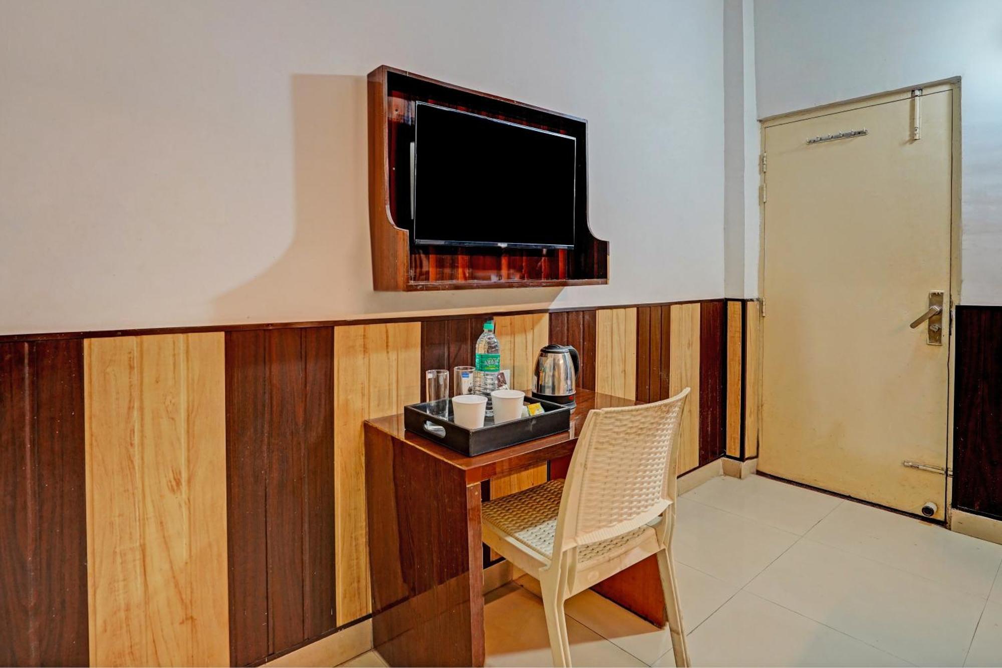 Hotel O Greno House Near Pvr Ansal Plaza Большая Нойда Экстерьер фото
