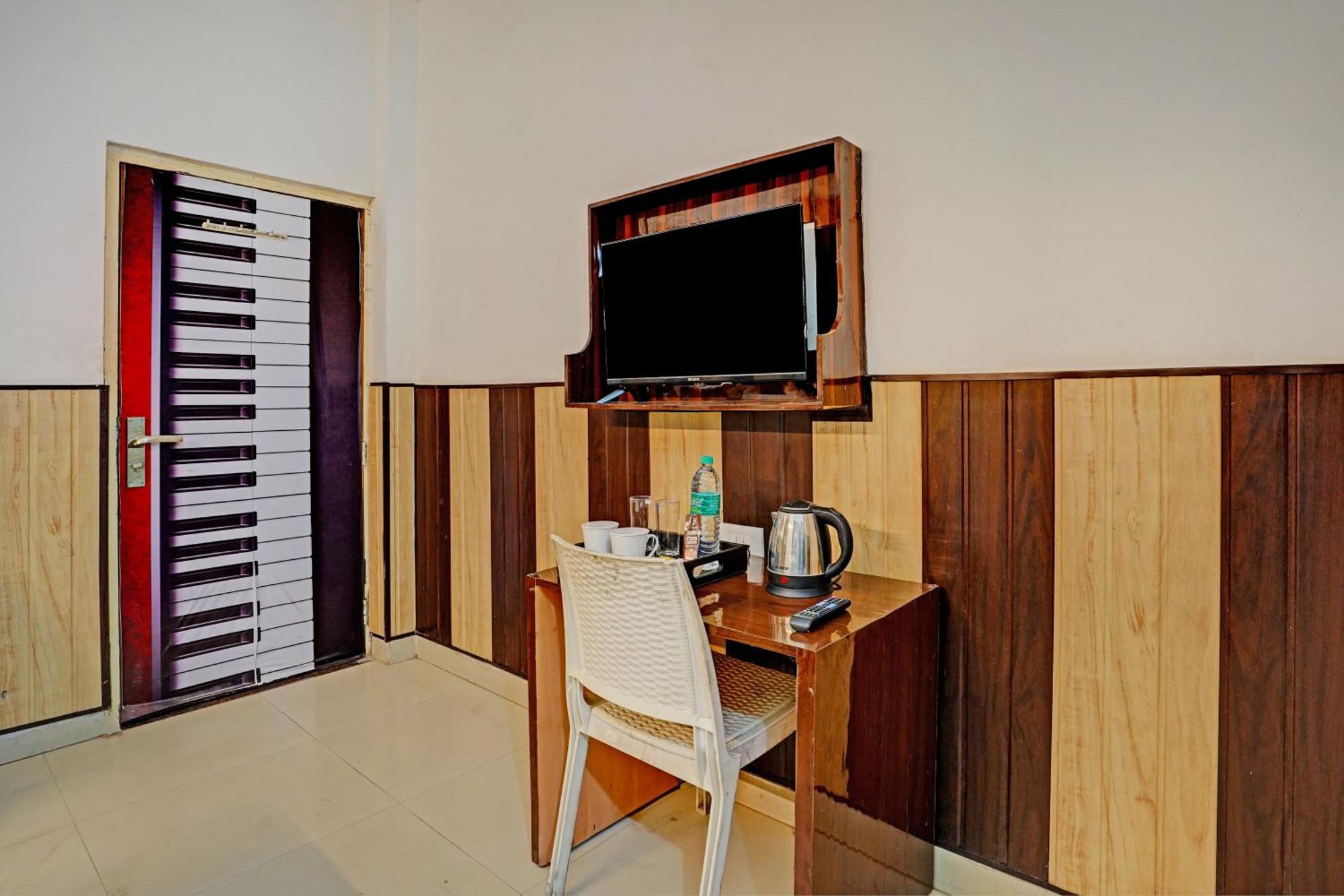 Hotel O Greno House Near Pvr Ansal Plaza Большая Нойда Экстерьер фото